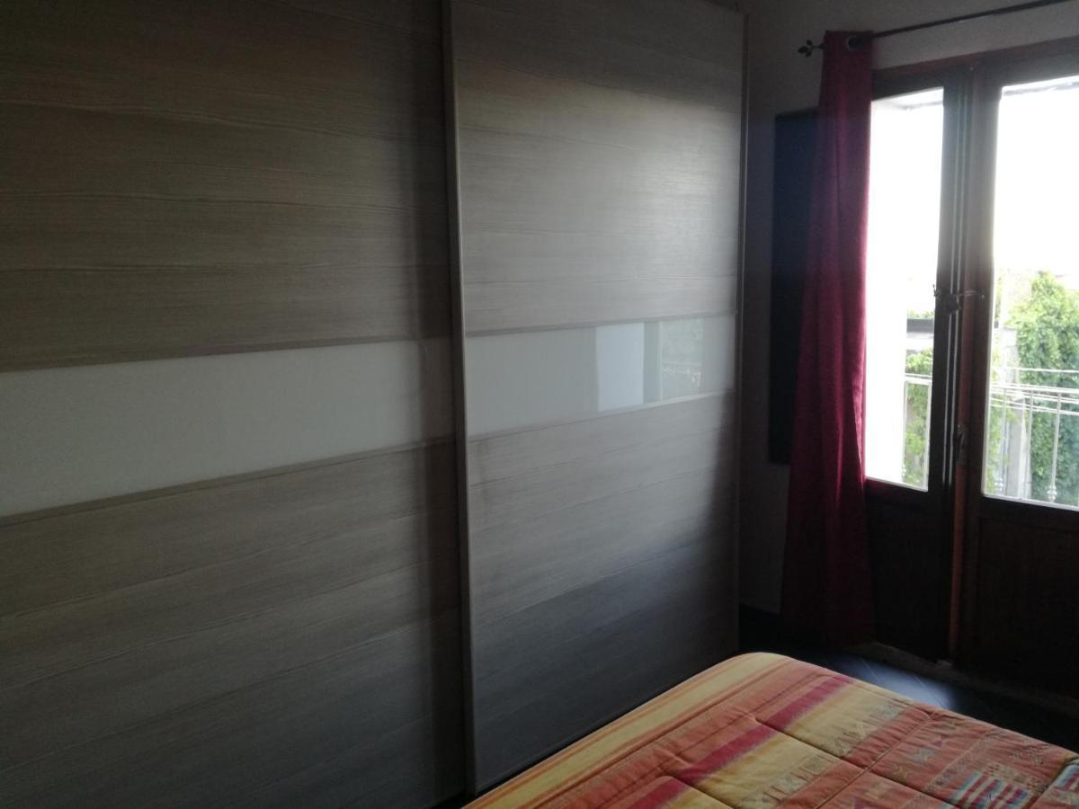 Monti Di Bo Apartment Aggius Bagian luar foto